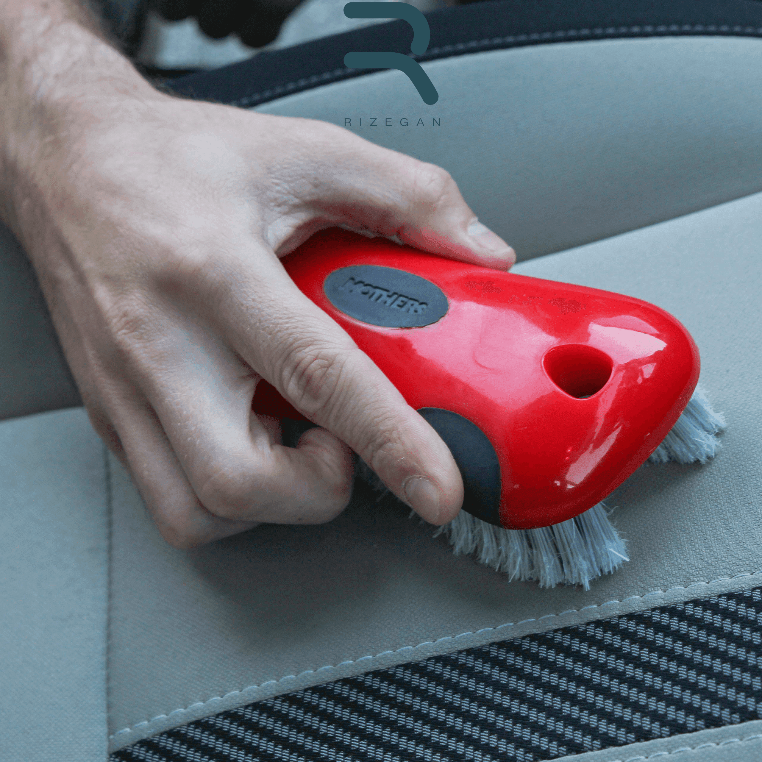 برس موکت خودرو مادرز Mothers Carpet & Upholstery Brush — تصویر ۴
