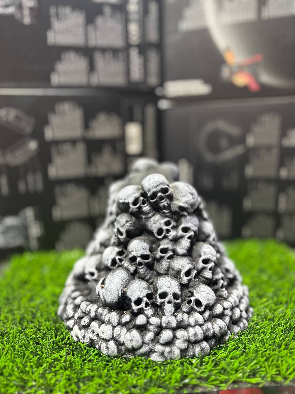استند دسته فانتزی طرح تپه اسکلتی ( skull hill )