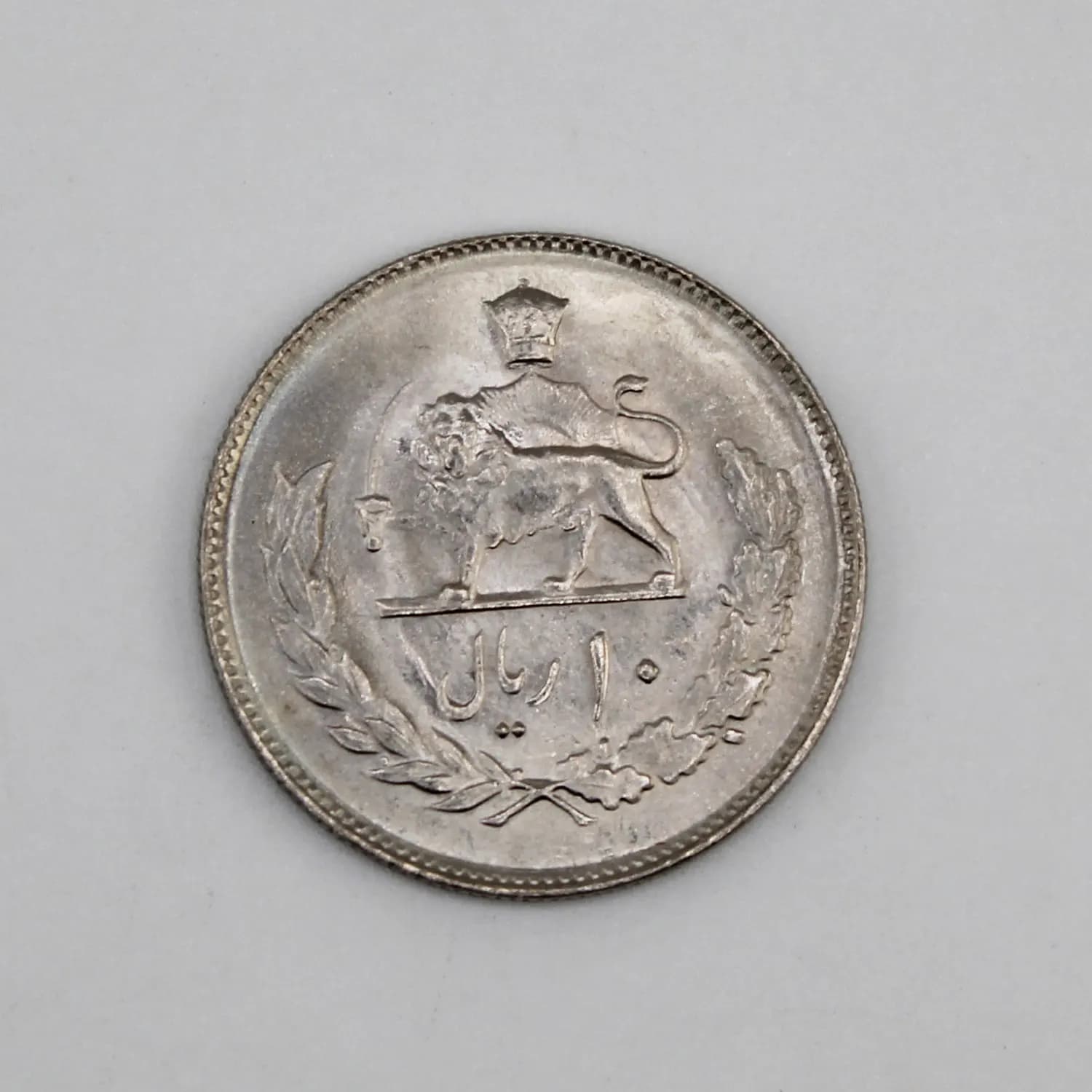 سکه 10 ریالی نیکل پنجاهمین سالگرد محمدرضا شاه پهلوی 2535 – CIM-1012 — تصویر ۳
