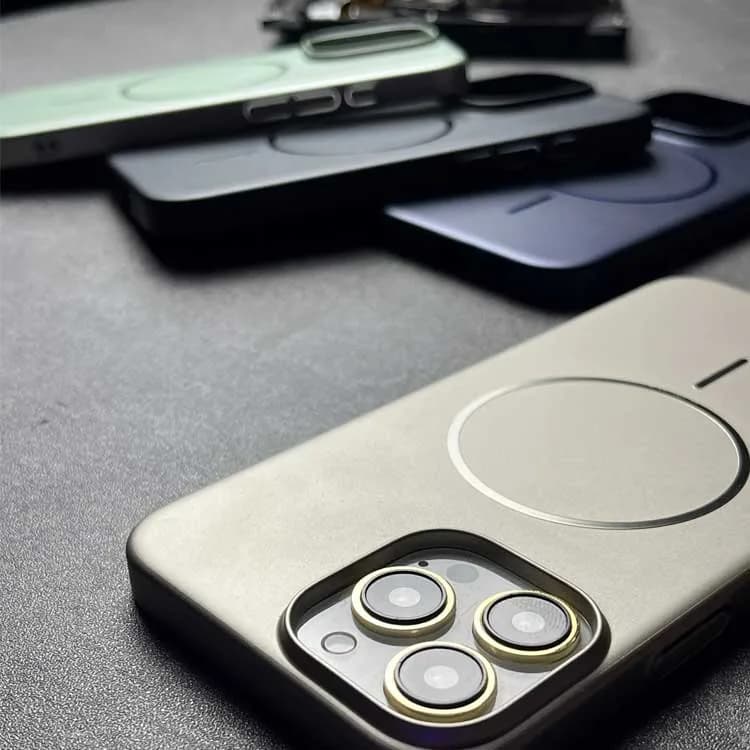 قاب سیمپل کیس مدل iPhone 13 Pro | رنگ میدنایت با MagSafe — تصویر ۵