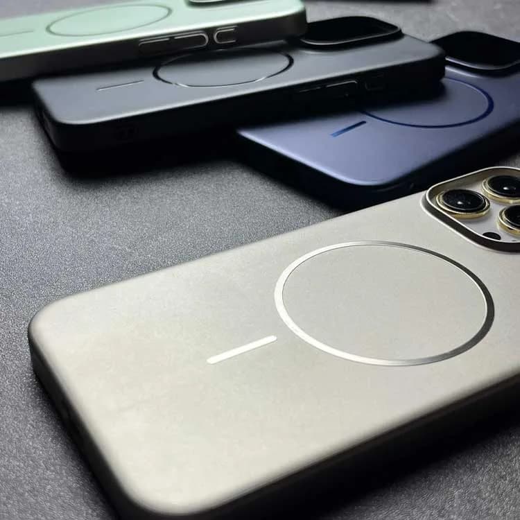 قاب سیمپل کیس مدل iPhone 15 Pro | رنگ مشکی با MagSafe — تصویر ۴