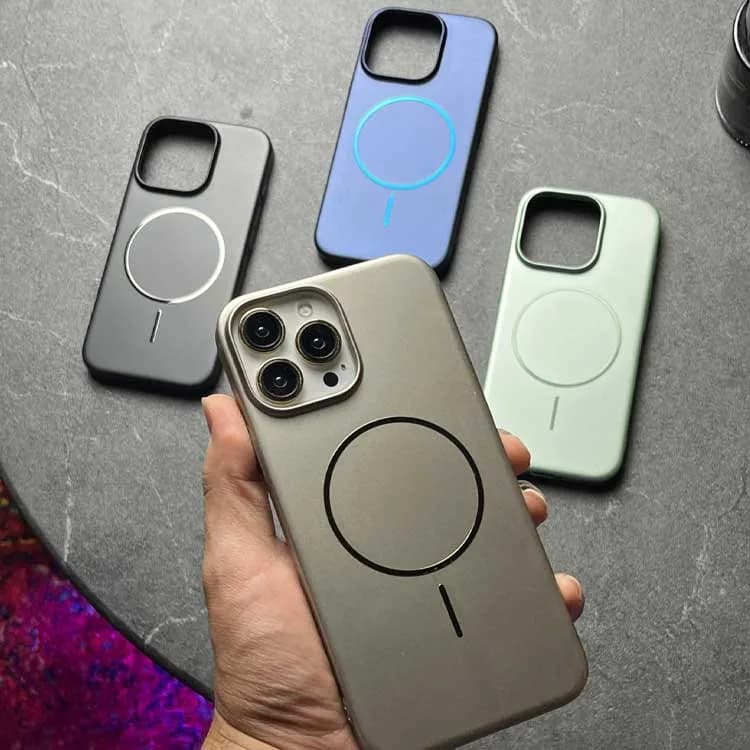 قاب سیمپل کیس مدل iPhone 15 | رنگ میدنایت با MagSafe — تصویر ۳
