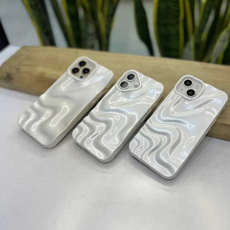 قاب دفورمه موج صدفی مدل iPhone 16 Pro Max | قاب فانتزی شیک — تصویر ۴
