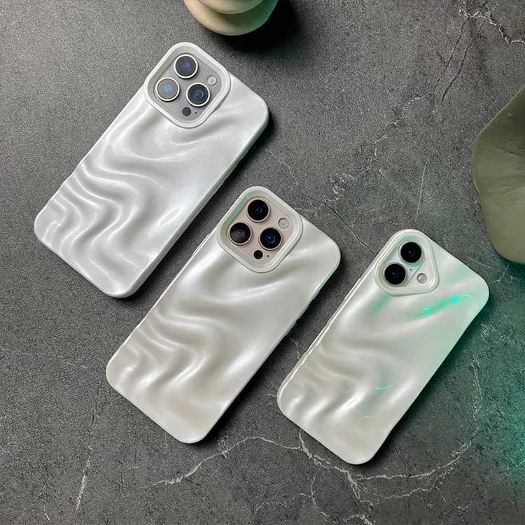 قاب دفورمه موج صدفی مدل iPhone 15 Pro Max | قاب فانتزی شیک — تصویر ۳