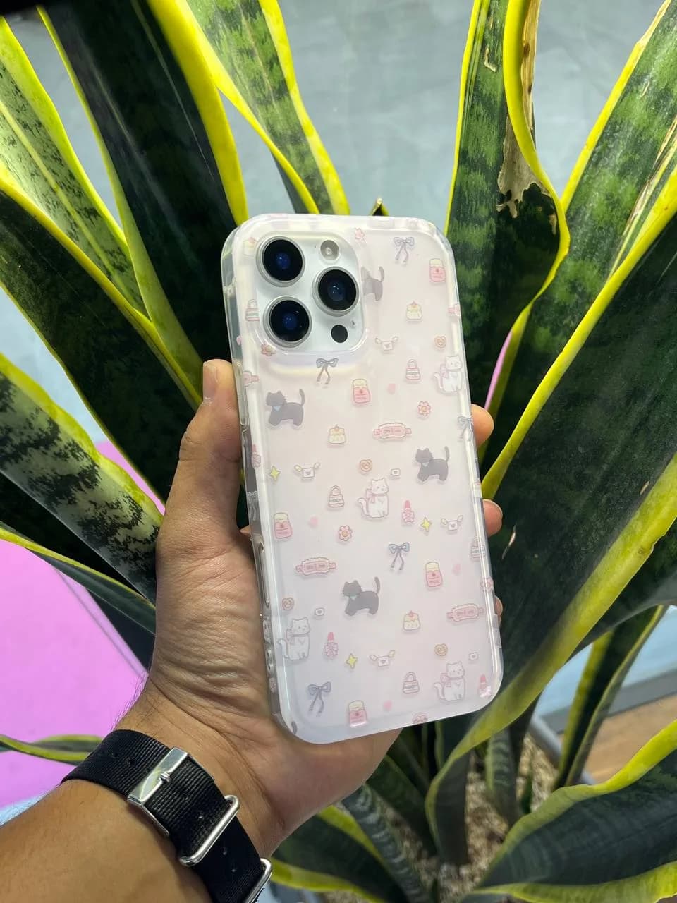 قاب آبنباتی BLACK PET آیفون iPhone 13 Pro Max | قاب ژله‌ای طرح گربه با زمینه صورتی — تصویر ۳