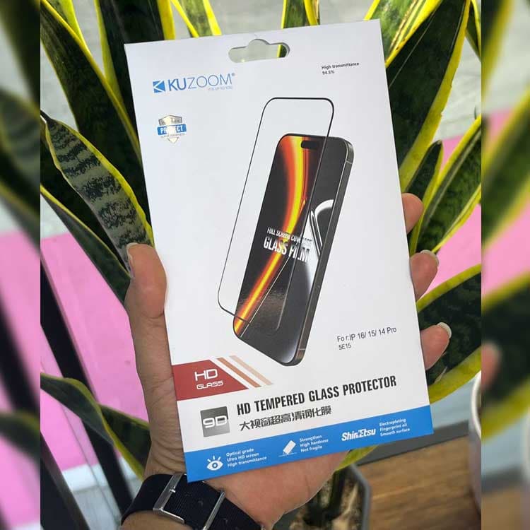 گلس صفحه KUZOOM مدل iPhone 14e / iPhone 13 / iPhone 13 Pro / iPhone 16 | محافظ صفحه نمایش شفاف — تصویر ۵
