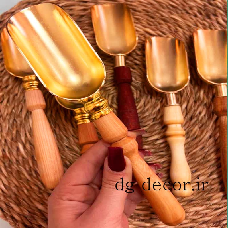 قاشق اجیل طلایی دسته چوبی