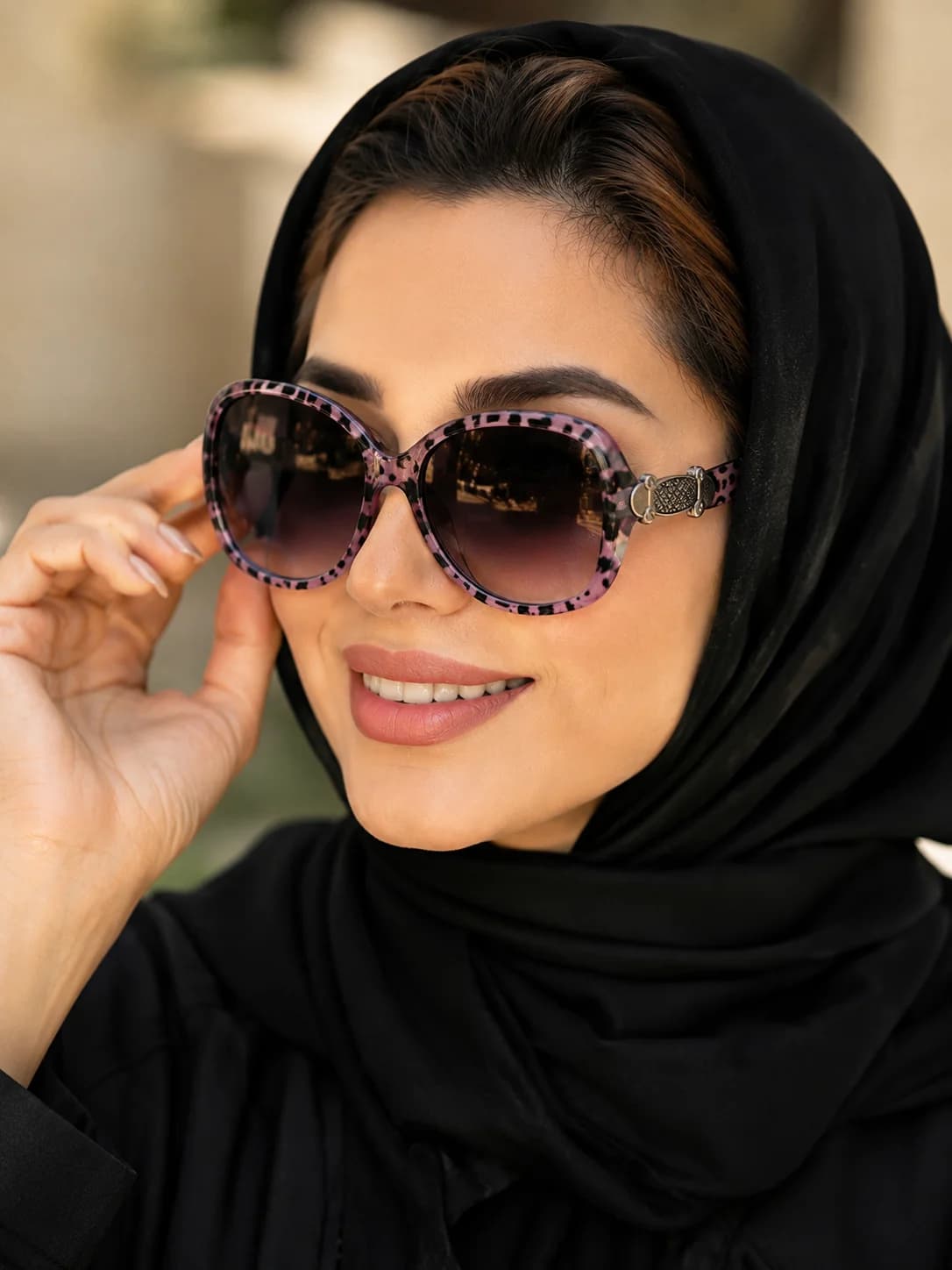 عینک آفتابی زنانه برند Gucci فریم کائوچو بنفش یووی 400 — تصویر ۹
