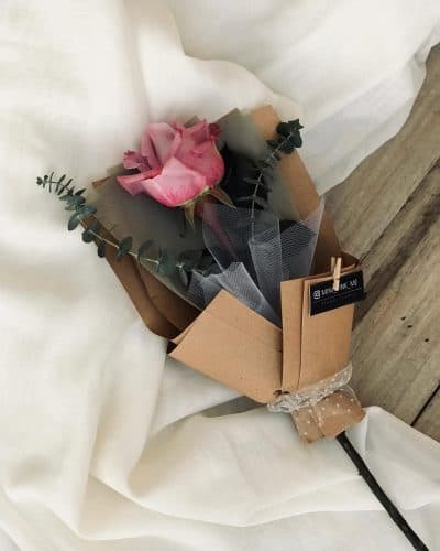 گل و هدیه روز مادر برای همسر