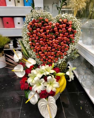 گل برای تبریک روز زن از طرف برادر به خواهر