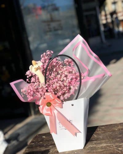 گل و هدیه روز زن برای تازه عروس