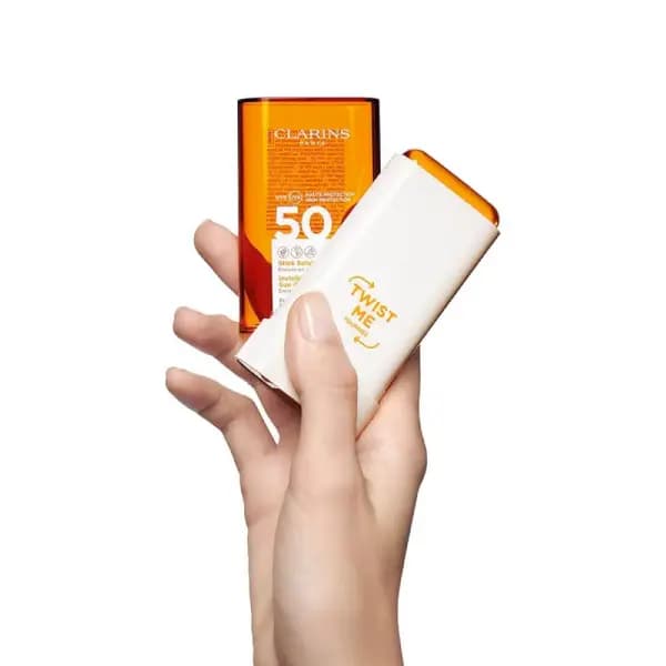 استیک ضد آفتاب بی‌رنگ کلارنس SPF50 مدل Invisible Sun Care Stick حجم 17 گرم — تصویر ۶