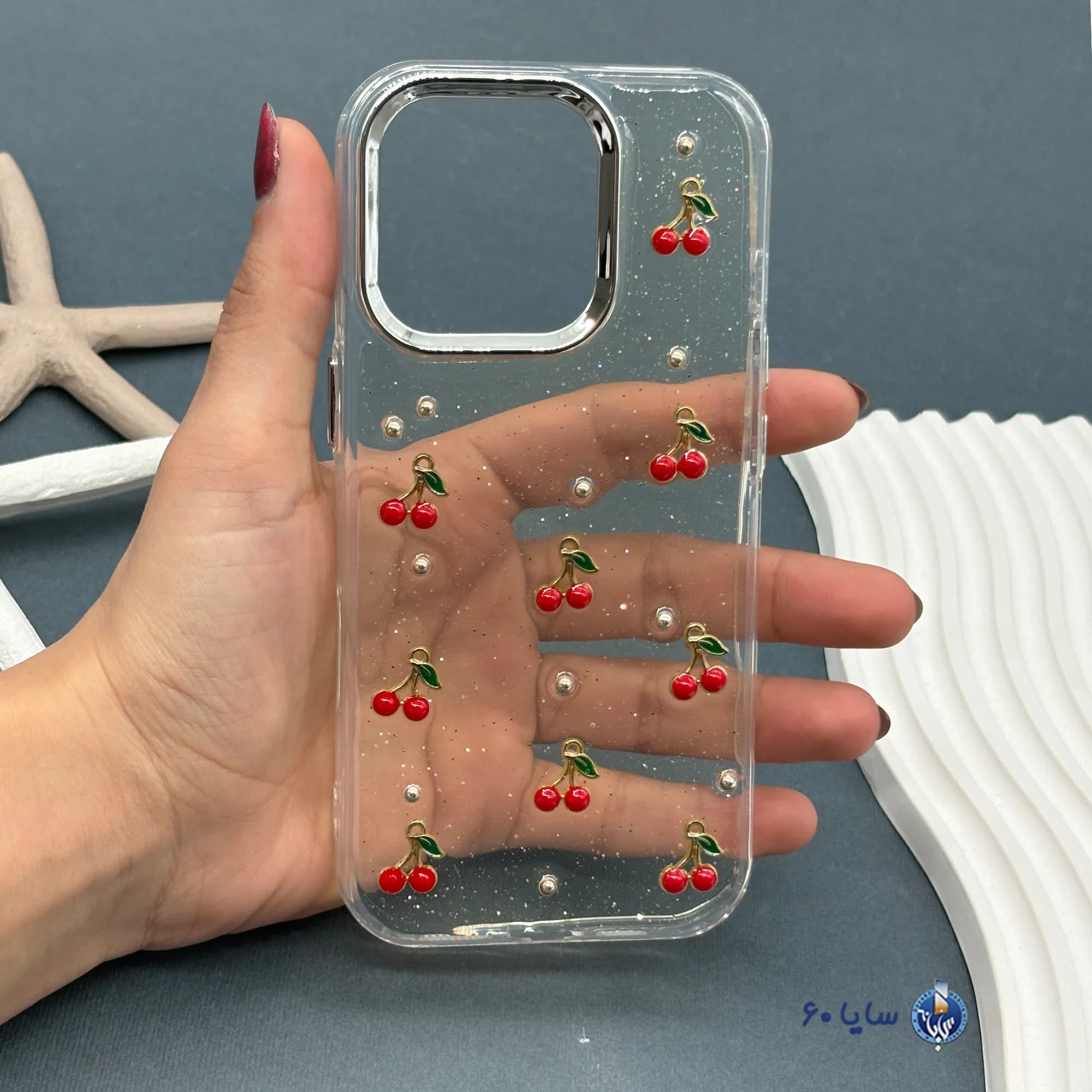 قاب موبایل IPHONE 16 PRO رزینی اکلیلی طلایی مدل آلبالو