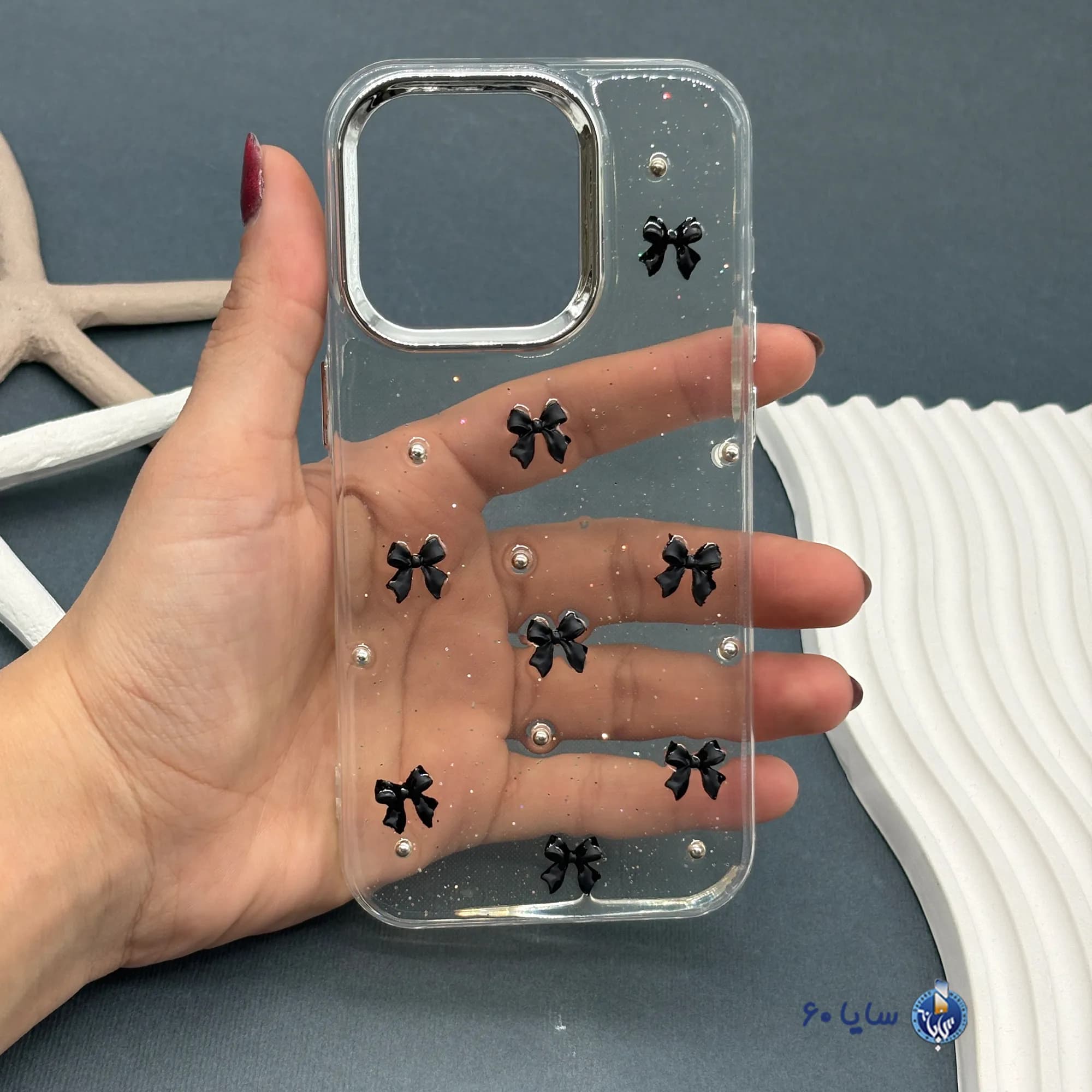 قاب موبایل IPHONE 15 PRO رزینی اکلیلی مدل پاپیون مشکی