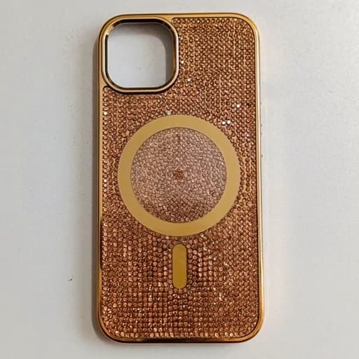 گارد گوشی Iphone13 /Iphone 14/Iphone 15 طرح نگین دار مگ سیف دار رنگ طلایی قاب و کاور موبایل