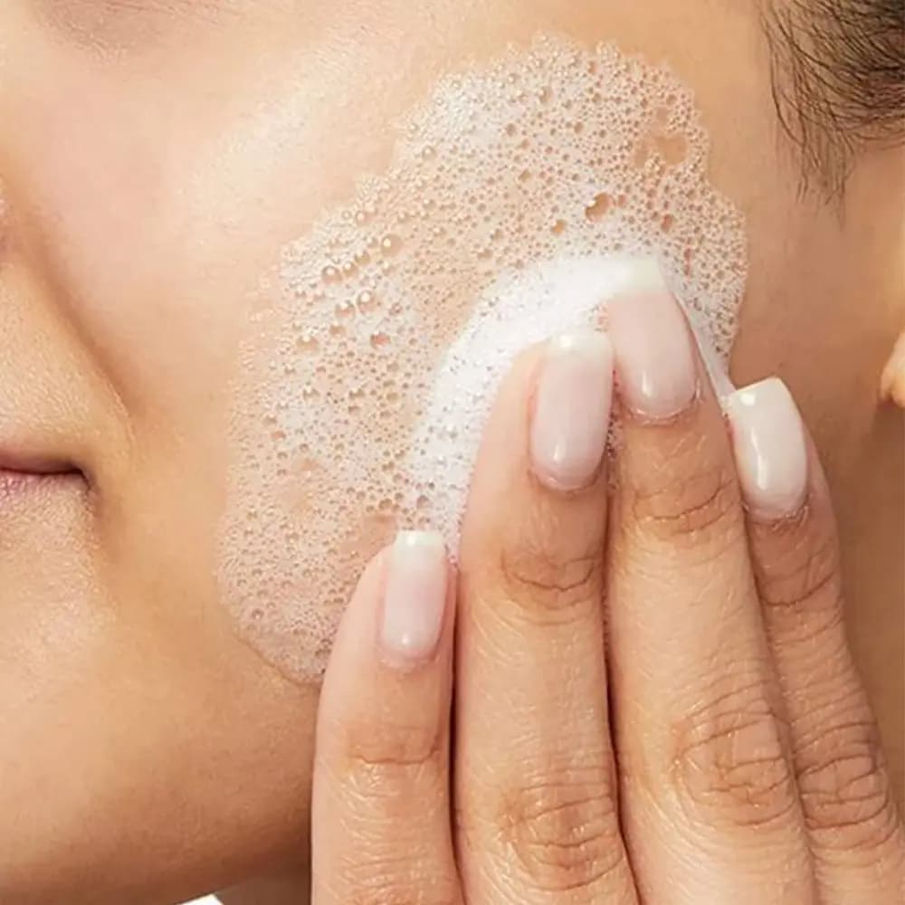 شوینده فومی سراوی مخصوص پوست نرمال تا چرب CeraVe — تصویر ۳