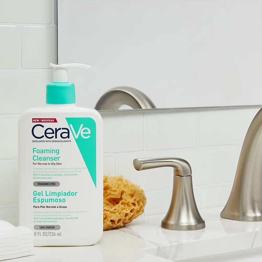 شوینده فومی سراوی مخصوص پوست نرمال تا چرب CeraVe — تصویر ۲