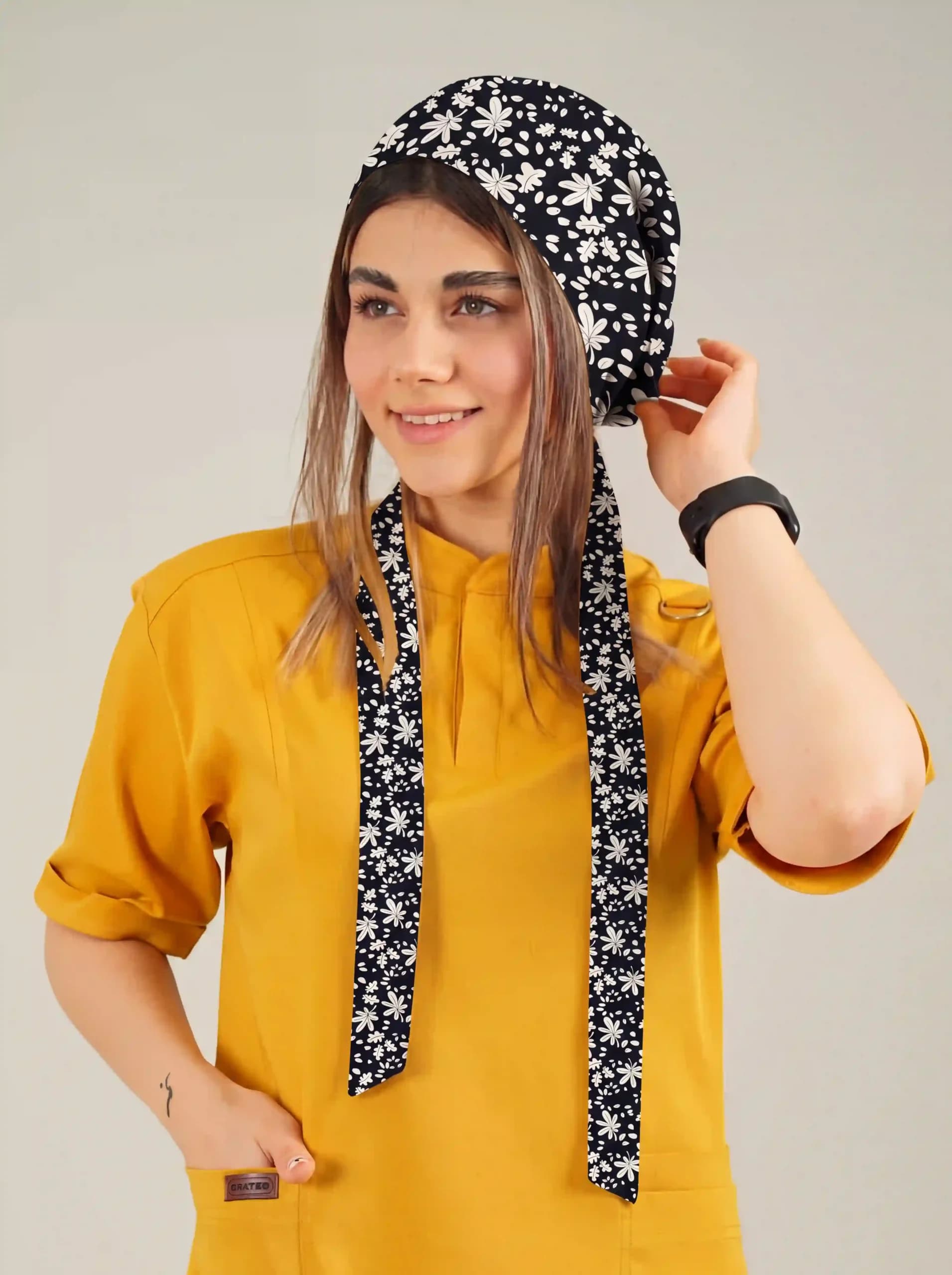 کلاه جراحی کراواتی طرح گل زمینه مشکی کد A07