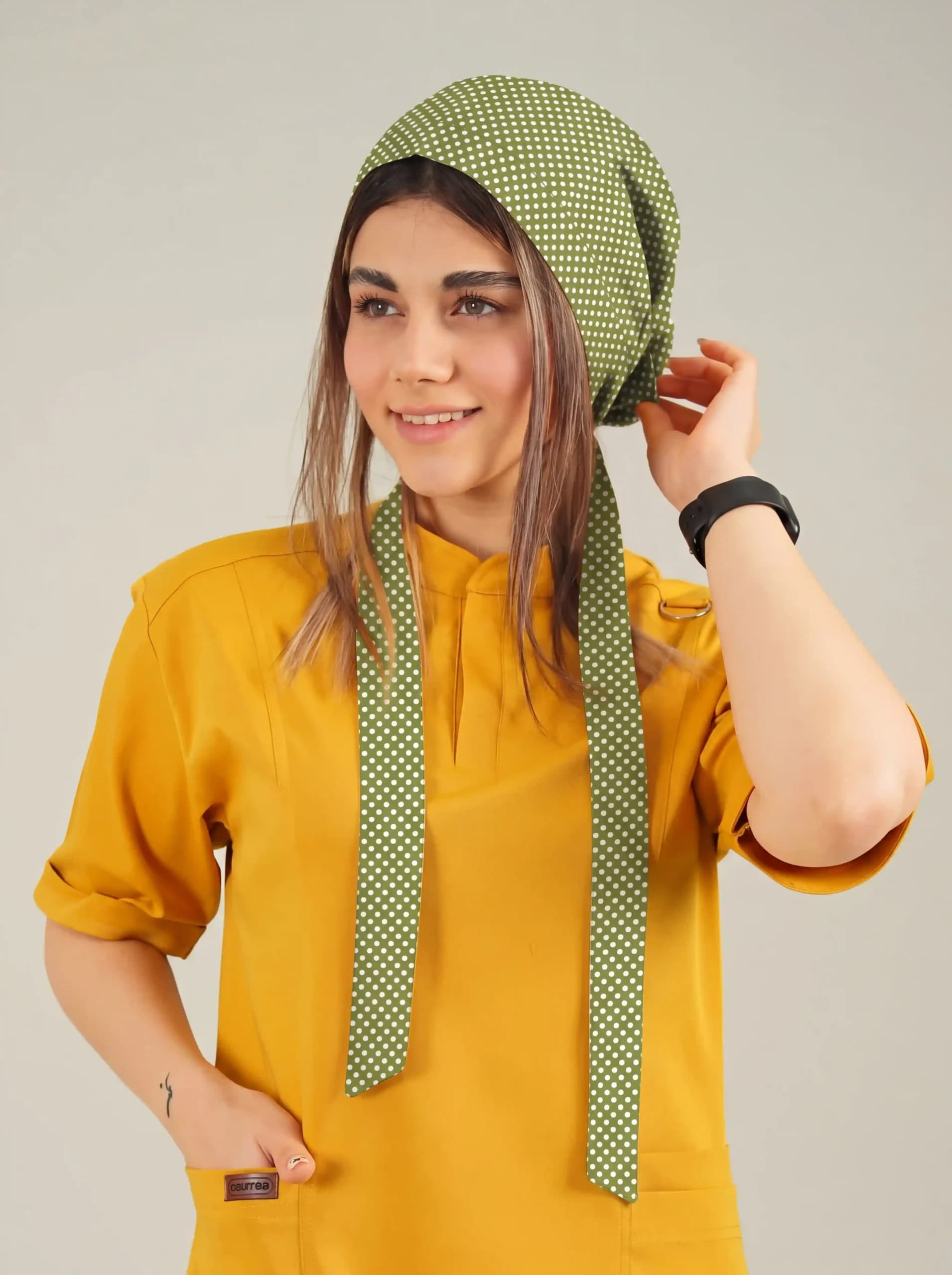 کلاه جراحی کراواتی زمینه سبز طرح خالدار