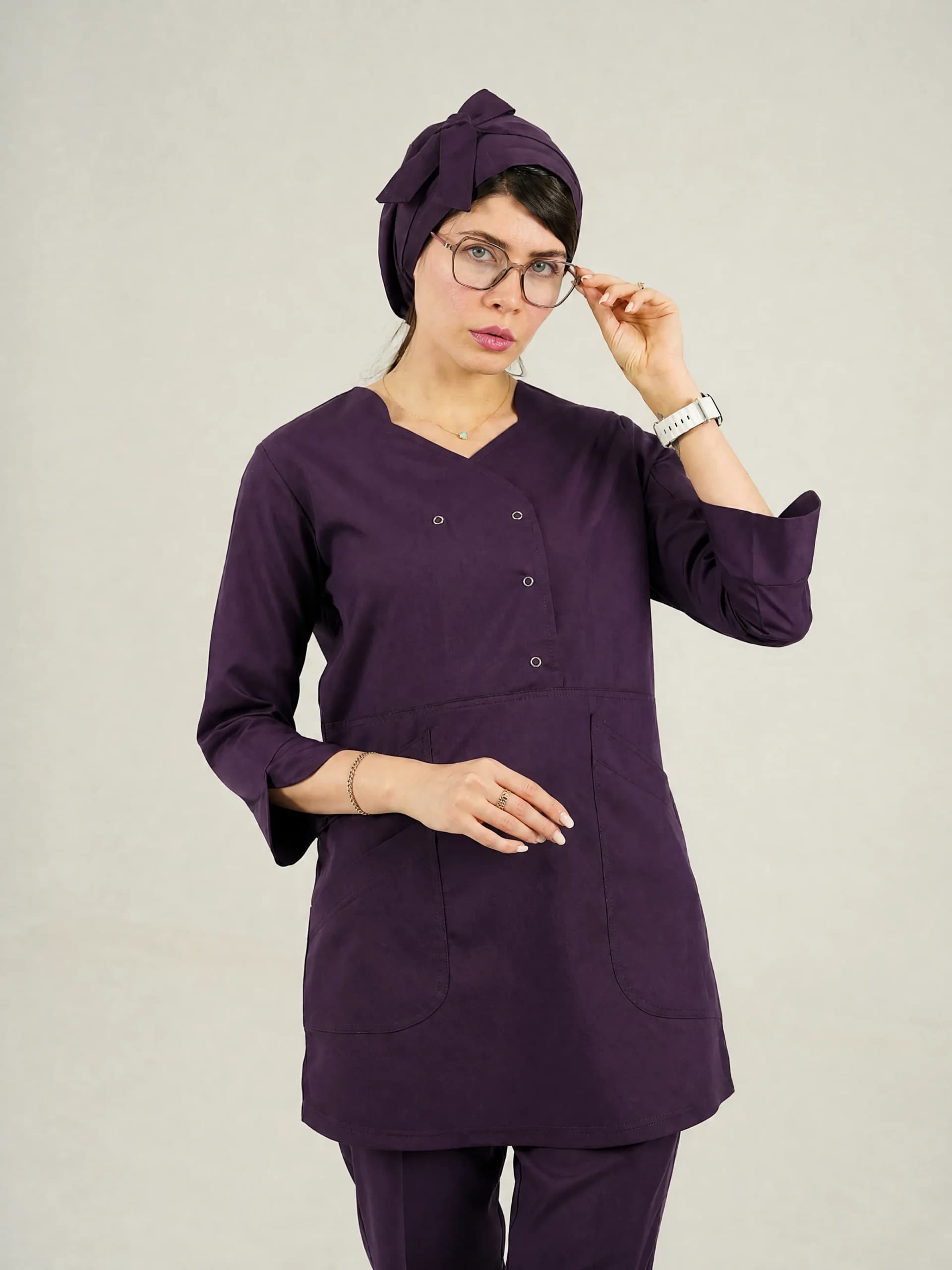اسکراب پزشکی زنانه آستین سه ربع بادمجونی