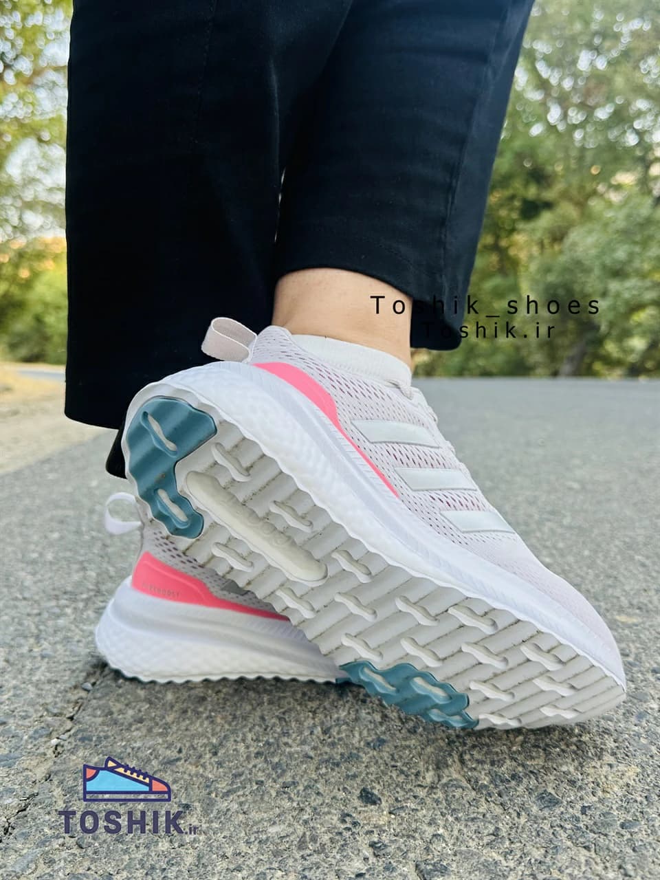 کتونی ادیداس مدل PUREBOOST رنگ سفید صورتی — تصویر ۳