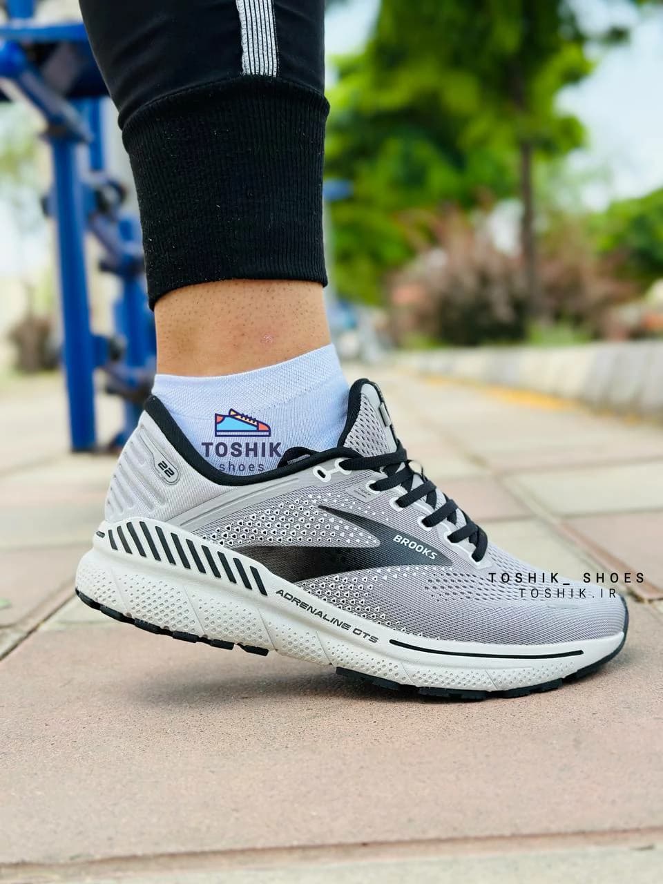 کفش بروکس مدل آدرنالین جی تی اس 22 رنگ طوسی 22 Adrenaline GTS