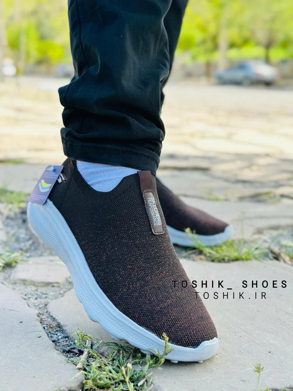 کفش اسکیچرز توری قهوه ای — تصویر ۲