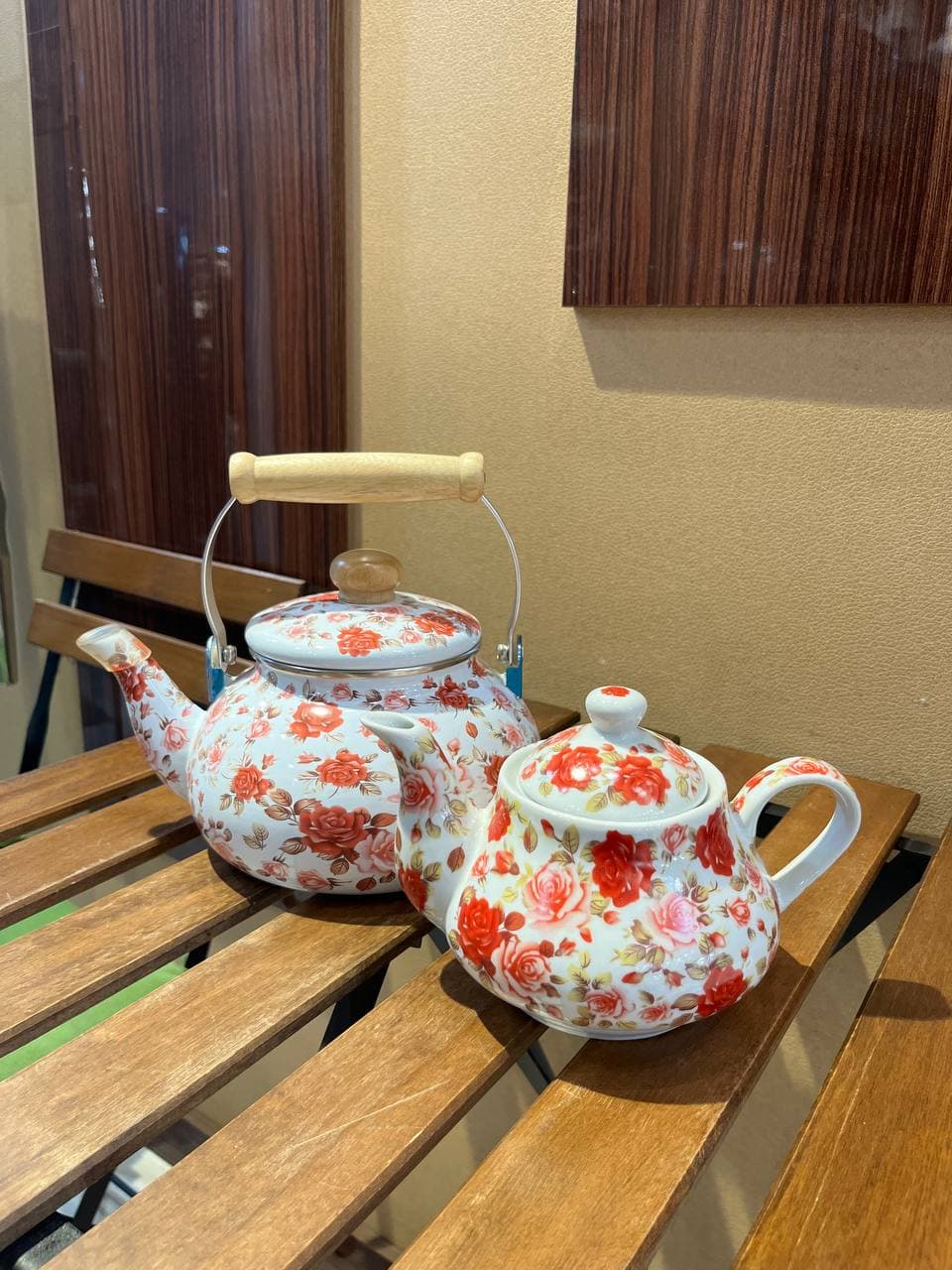 کتری قوری لعابی گلدار لوله ای