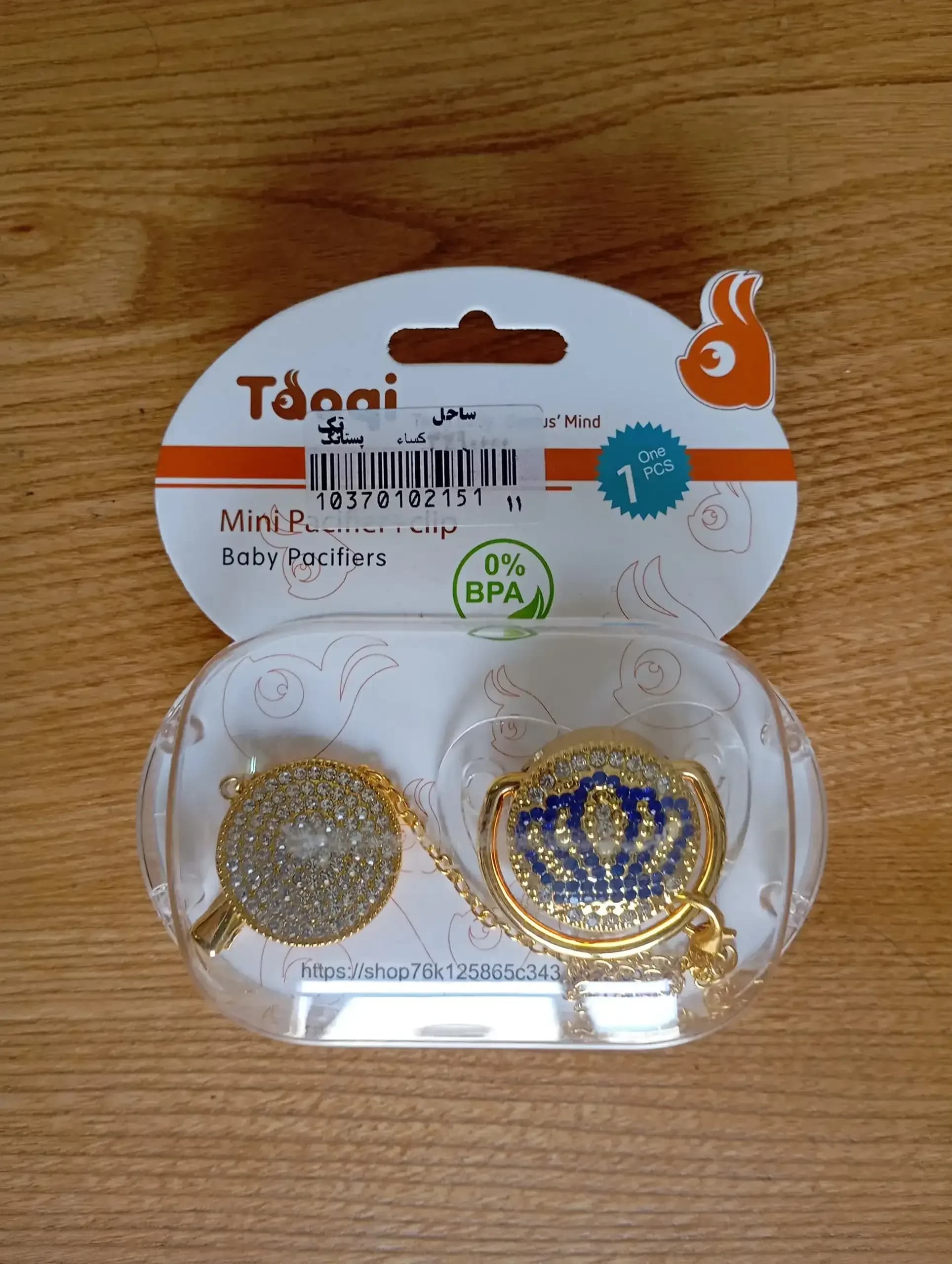 پستونک لاکچری طلایی ارتودنسی فاقد ماده شیمیایی BPA مناسب برای نوزادان از بدو تولدتا 2 سالگی پستانک لاکچری تاج ابی
