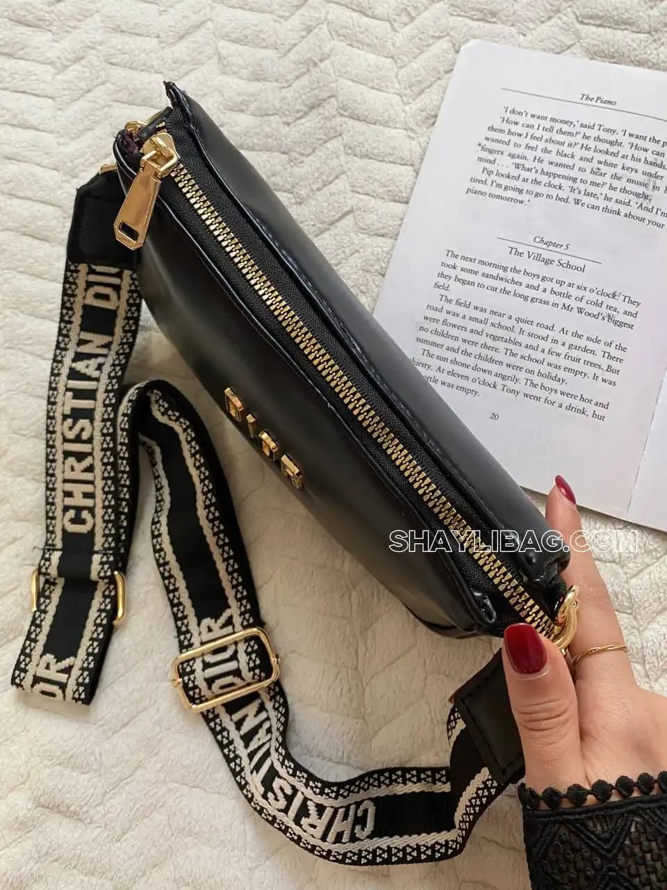 کیف دوشی زنانه مدل دیور مشکی — تصویر ۳
