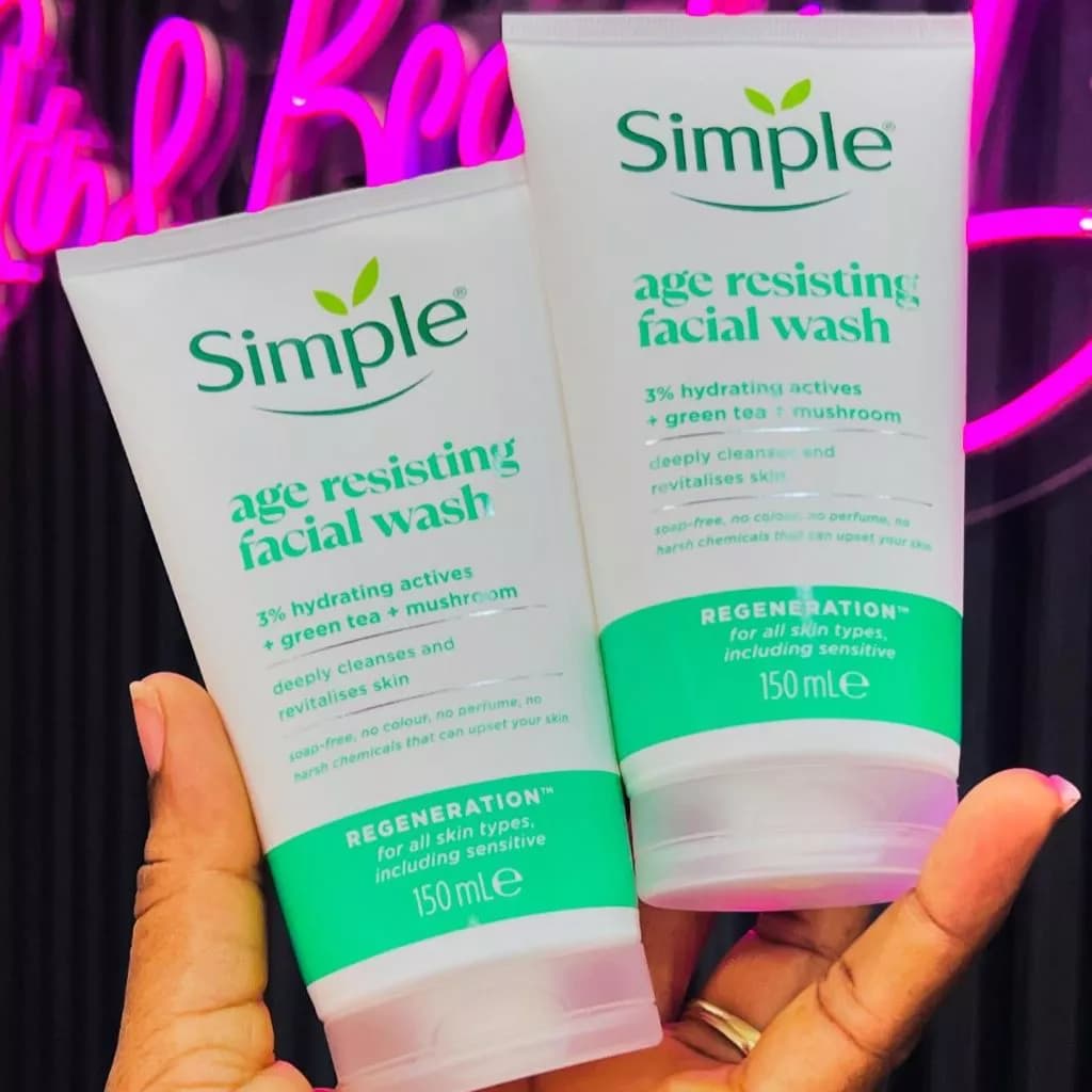 ژل شستشوی ضد پیری چای سبز سیمپل |Simple Age resisting Facial Gel Wash — تصویر ۳