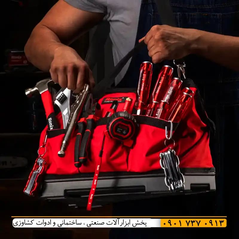 کیف ابزار بزرگ بندار دوشی رونیکس RH-9101 دارای کفی با سایز 16 اینچ بزرگ و جادار مناسب کاربری حرفه ای و مقاوم در برابر سایش به همراه اقلام