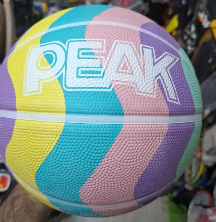 توپ بسکتبال PEAK رنگین کمانی در دو سایز 5 و 7 — تصویر ۲