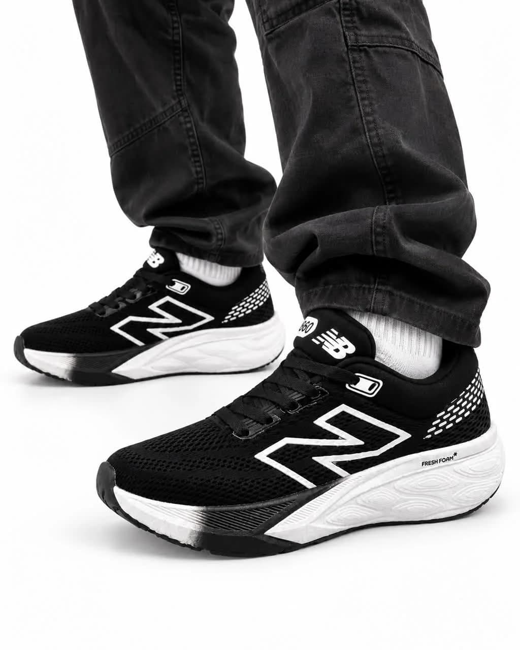 کفش کتانی رانینگ مردانه نیوبالانس زیره بست سفید مشکی New BALANCE — تصویر ۷