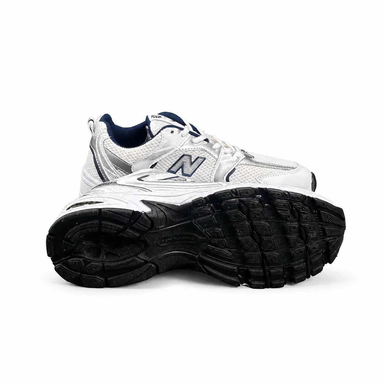 کفش کتونی مردانه مدل نیوبالانس530 سفید سرمه ای New BALANCE530 — تصویر ۴