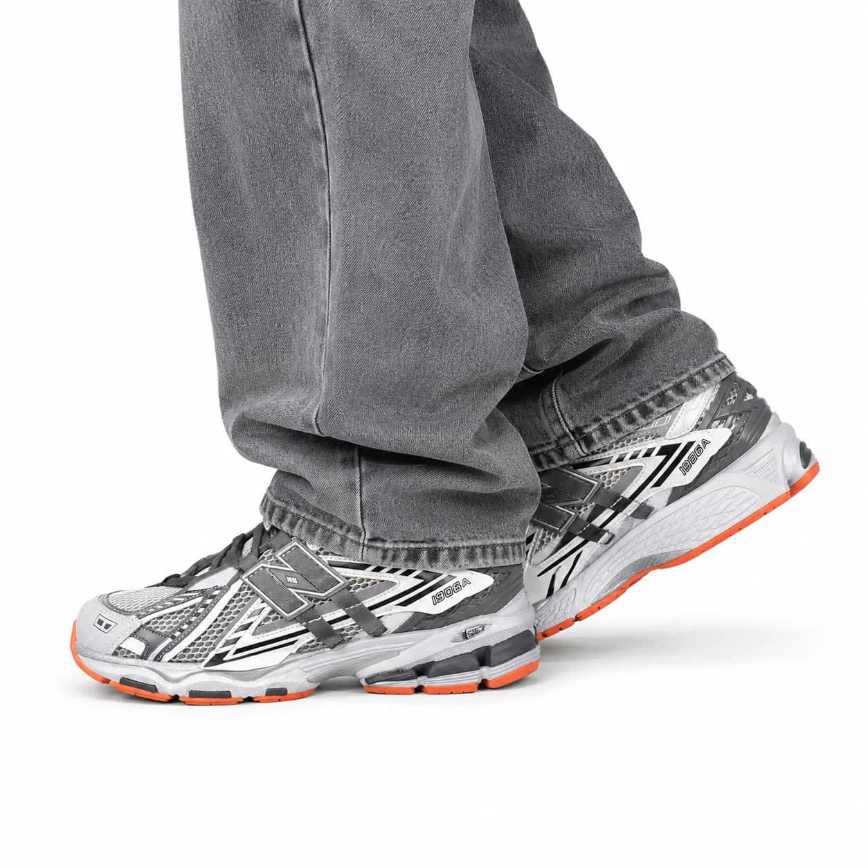 کتونی بزرگ پا نیوبالانس 1906 طوسی سفید New BALANCE 1906 — تصویر ۲