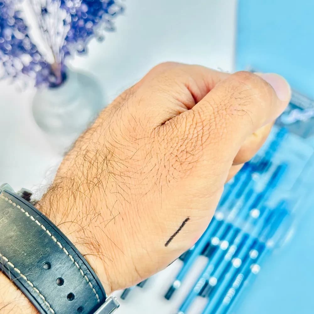 مداد چشم مشکی بل bell matte — تصویر ۲