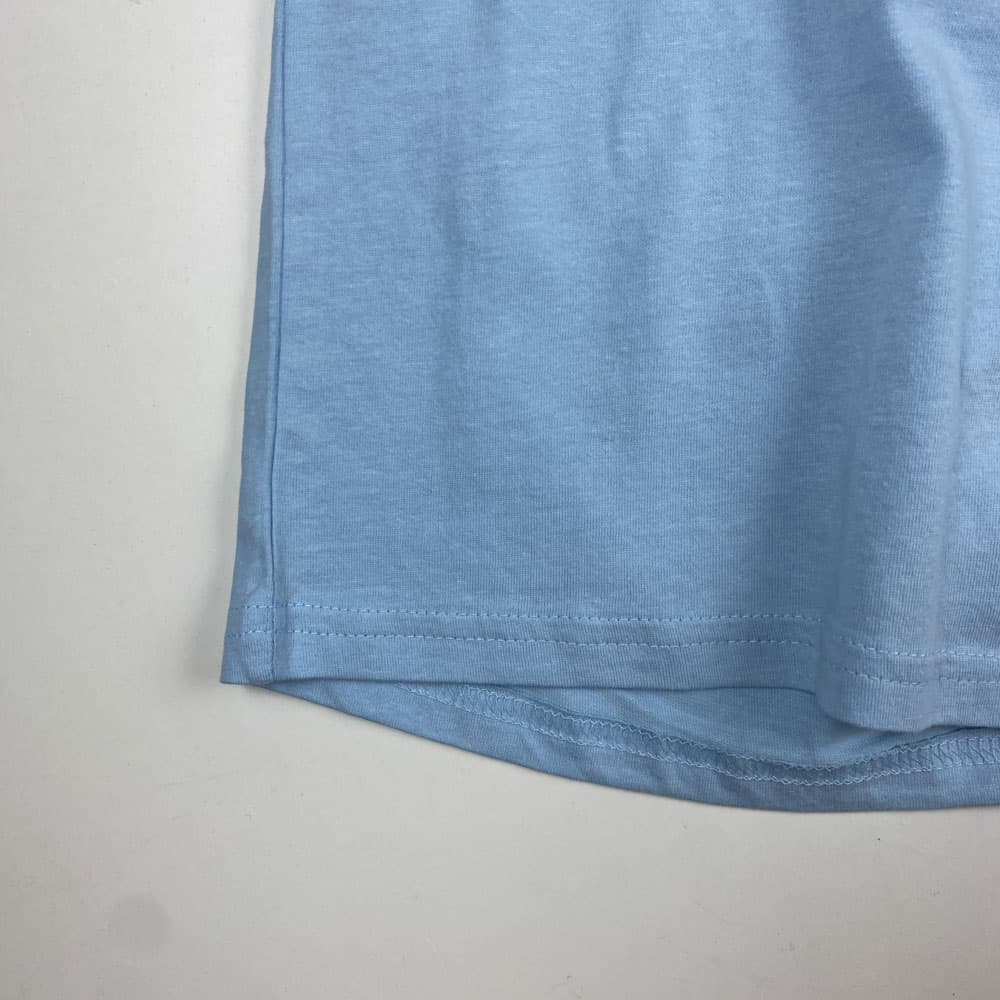 تاپ و شلوارک پسرانه آستین حلقه ای طرح نخل یقه گرد شیری رنگ — تصویر ۶