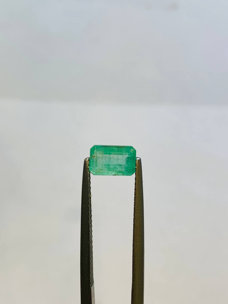 نگین زمرد پنجشير سایز 8*6 میلی‌متر — تصویر ۲