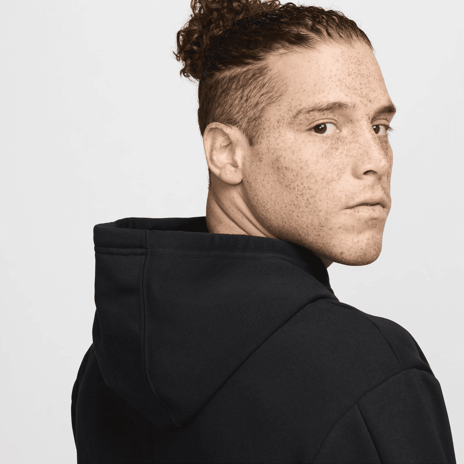 سویشرت تنیس مردانه نایک Nike Court Printed – مشکی — تصویر ۳
