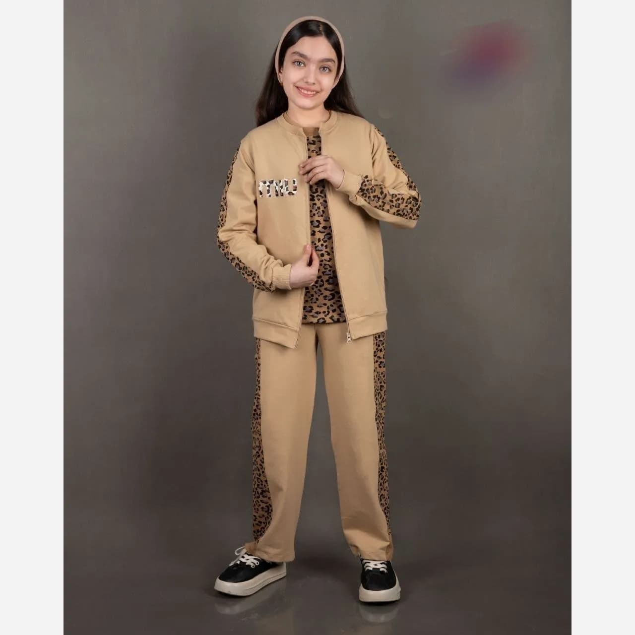 ست سه تیکه سویشرت و شلوار و تاپ دخترانه دورس دو نخ پلنگی — تصویر ۳