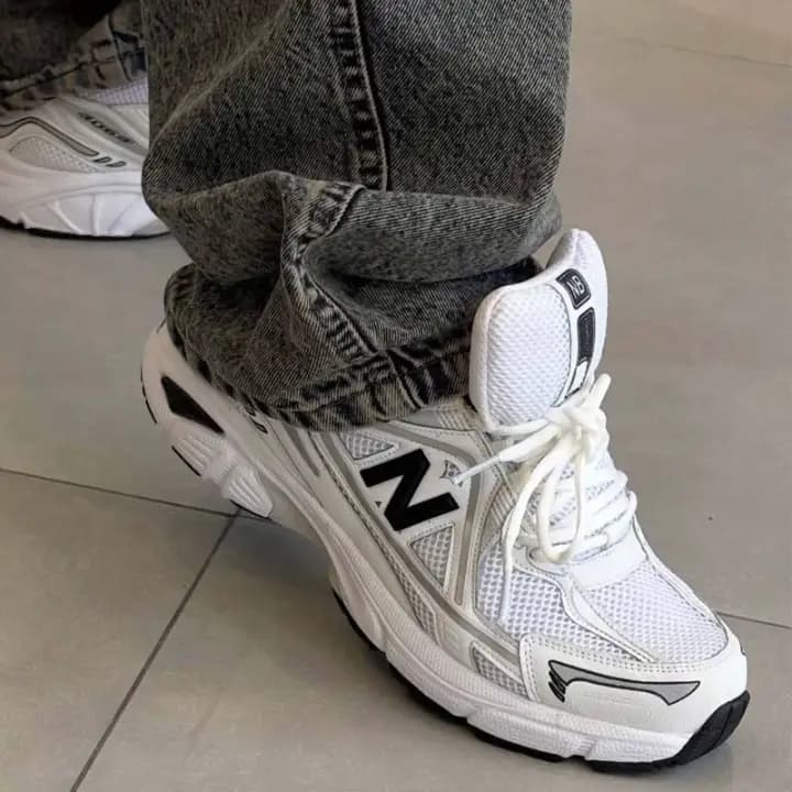 کتونی زنانه نیوبالانس (New Balance) چرم هورس | زیره پیو سبک و نرم | کیفیت عالی