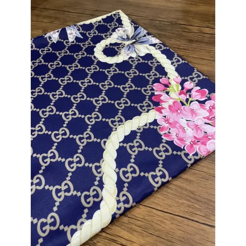 روسری ساتن ابریشم طرح گوچی قواره 140 — تصویر ۴
