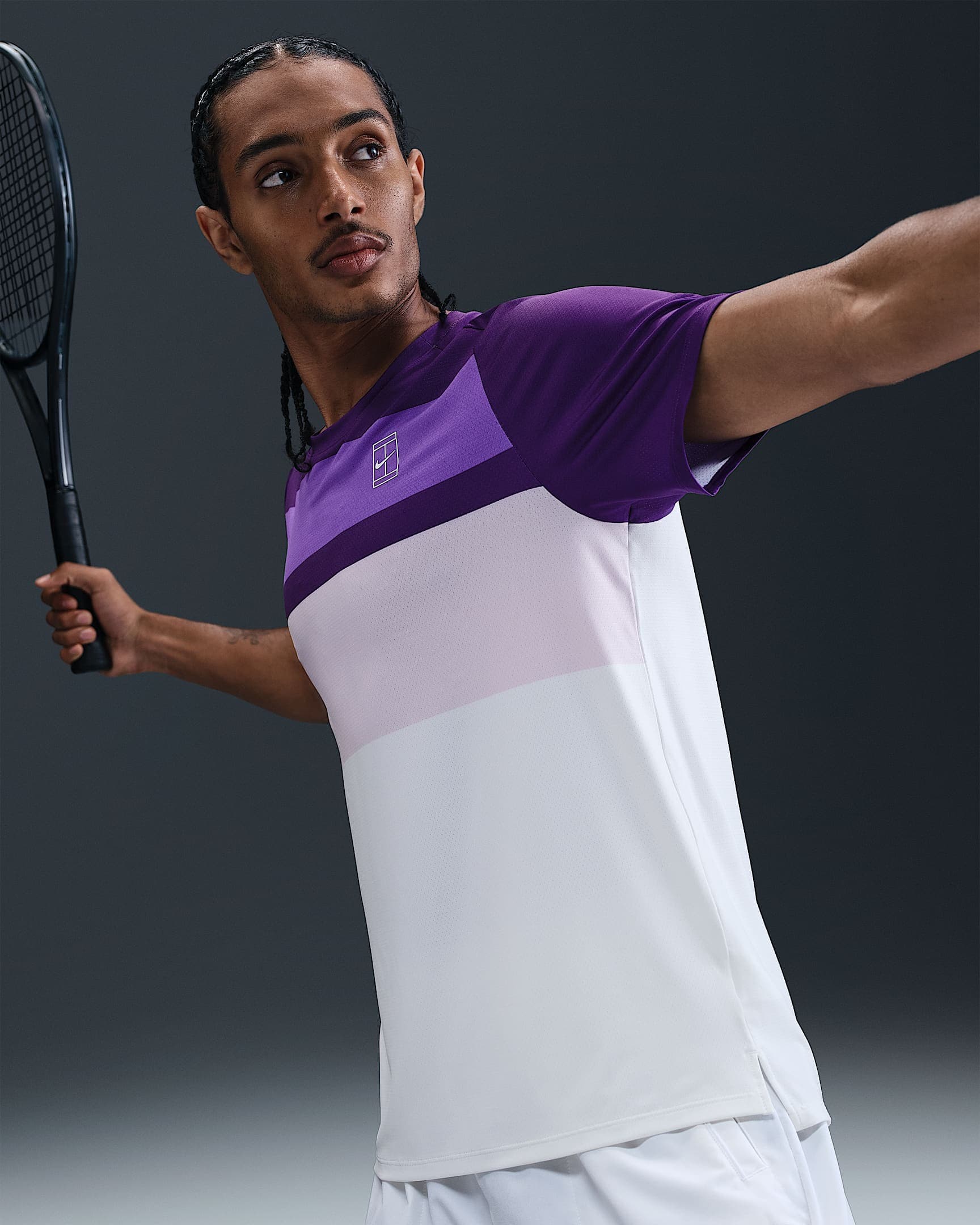 تی شرت تنیس مردانه نایک NikeCourt Advantage- سفید/بنفش — تصویر ۳
