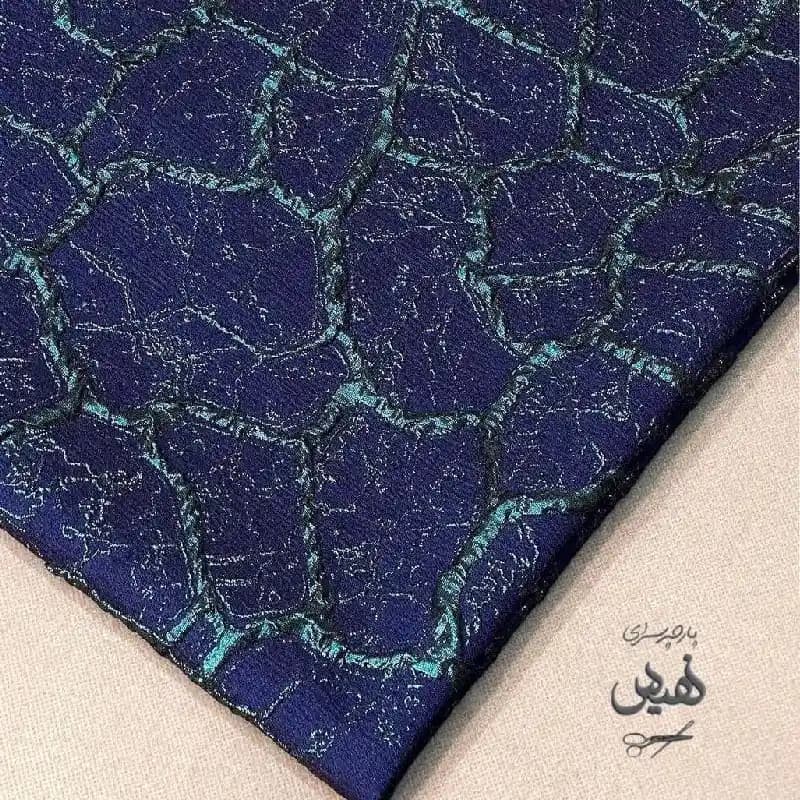 پارچه ژاکارد ترک مانتویی طرح راه راه سورمه ای — تصویر ۲