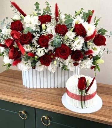 باکس گل رز و کیک تولد کد 174