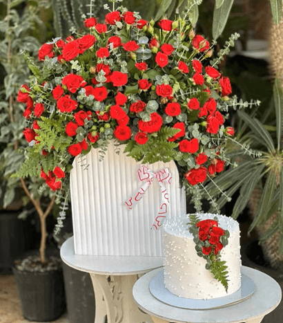 باکس گل و کیک تولد قرمز کد 143