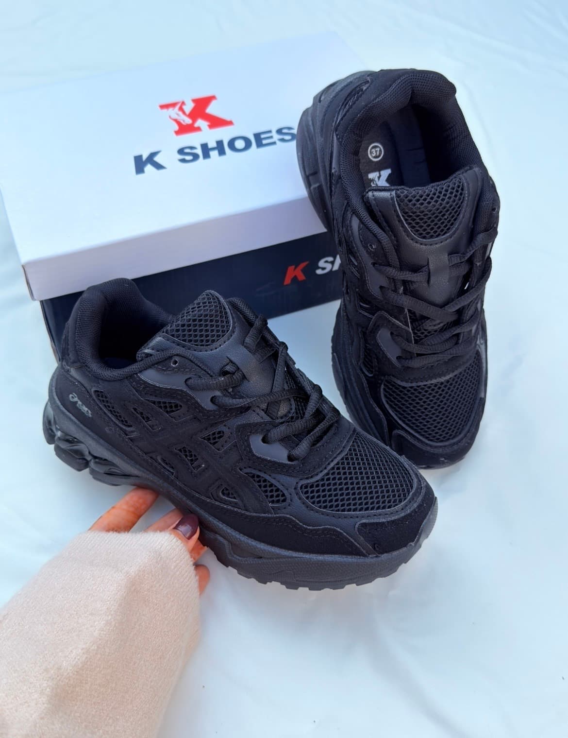 کفش اسیکس زنانه تمام مشکی women asics all black shoes — تصویر ۲