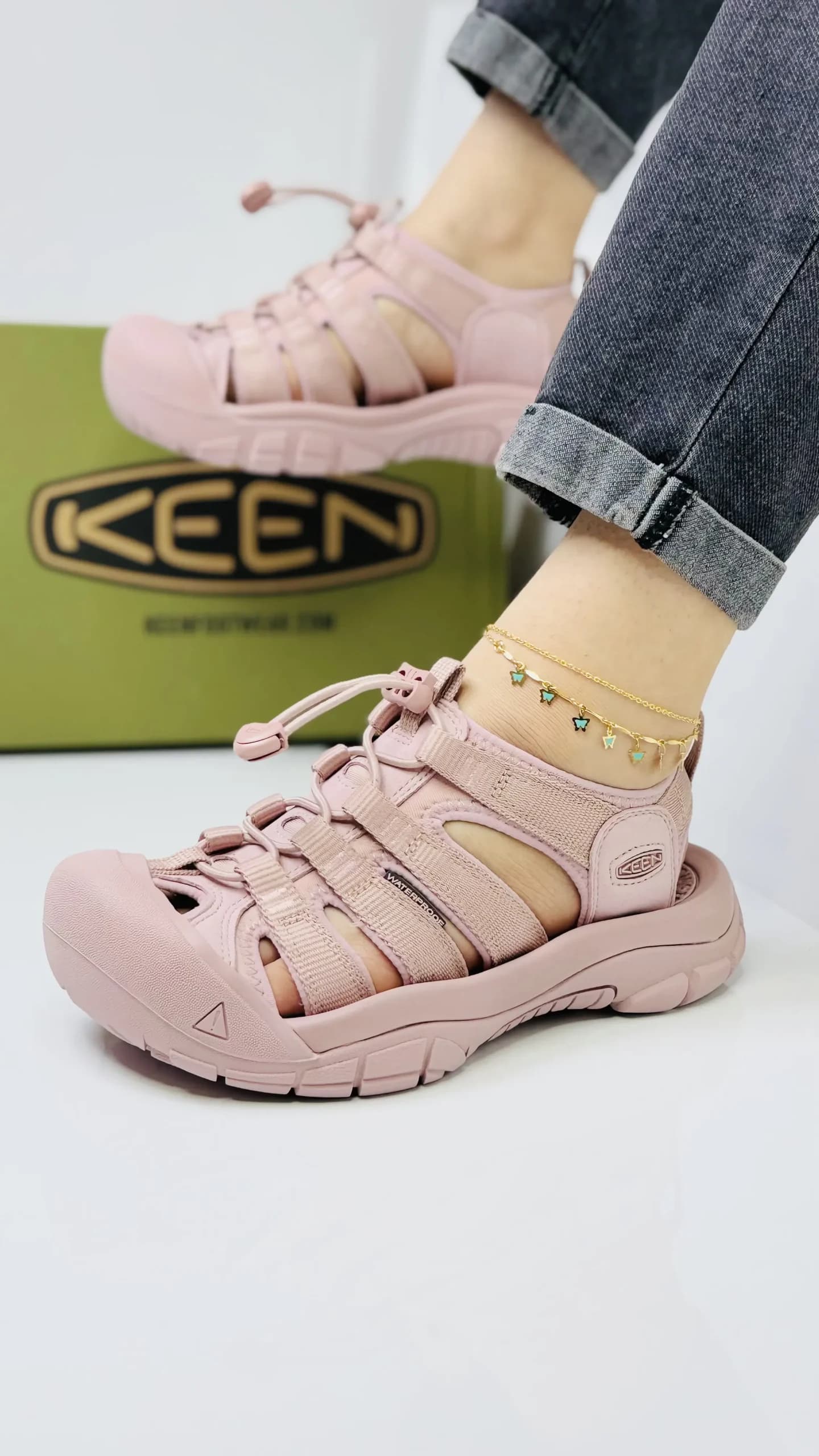 صندل آبنوردی زنانه کین صورتی Keen Women’s Pink Diving Sandals — تصویر ۳