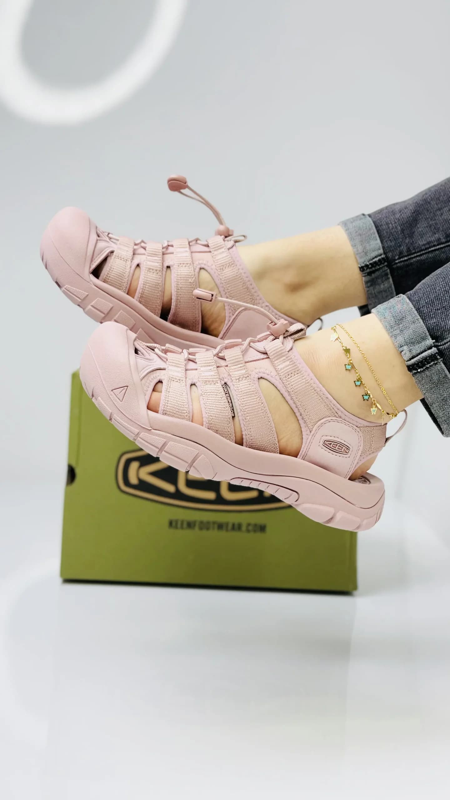 صندل آبنوردی زنانه کین صورتی Keen Women’s Pink Diving Sandals — تصویر ۴